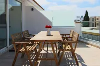 Phaedrus Living: Seaside Modern Flat Lighthouse 63