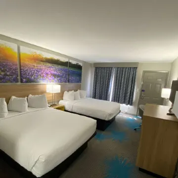 Days Inn by Wyndham Waco University Area