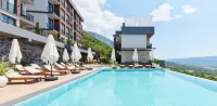 Bayview Hills Luxury Residences - Pool