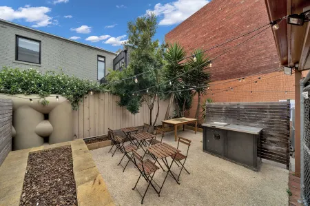 113 Hoddle Отели рядом с достопримечательностью «Абботсфорд Конвент»