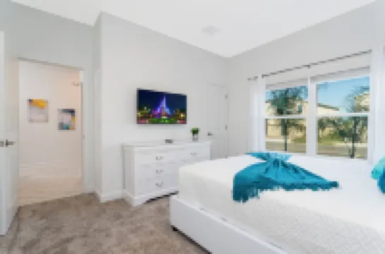 Stunning 4 Bd w/ Pool Close to Disney @ Champions Gate 990