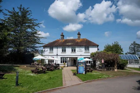 Cedars Inn by Greene King Inns Отели в г. Барнстейпл