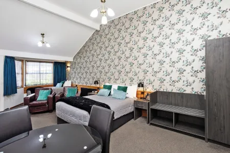 Balmoral Lodge Motel