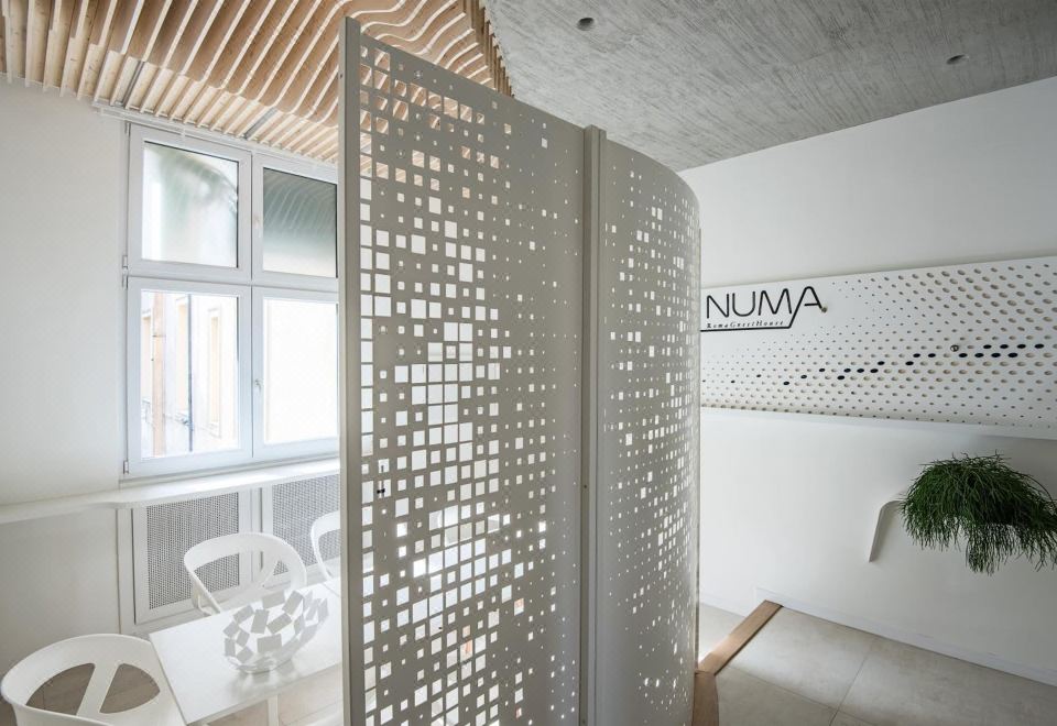 누마 로마 게스트하우스 내부 복도와 깔끔한 인테리어