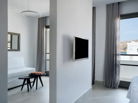 Acteon Hotel Отели рядом с достопримечательностью «Dream Boat Ios Island»