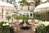 Life House, Nantucket Hotel dekat Brant Point Lighthouse