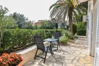 Seagull Pool Apartments & Studios Hotels near Plaža Straško