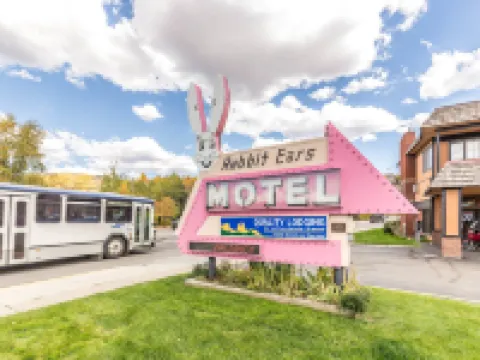 Rabbit Ears Motel Hotels in Routt County