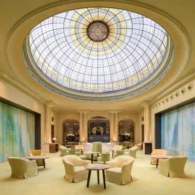 هوتل بايريشر هوف - ذا ليدينج هوتلز أوف ذا وورلد Hotels near مَحطِة مترو أوديَنزبلاتز