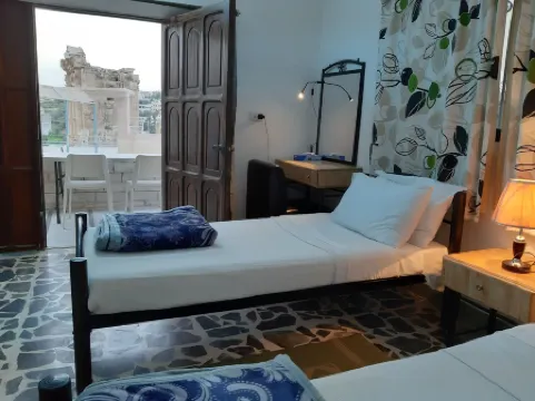 哈德良之門酒店