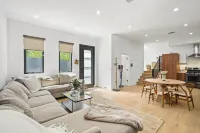 Newly Built 2 Bedroom 2.5 Bath House w/ Modern Finishes Pet and Family Friendly