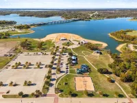 Modern 3 Bdr home! Near everything!