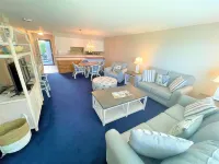 Oceanfront, Poolside, Summerwinds, ton of amenities Отели в г. Индиан Бич