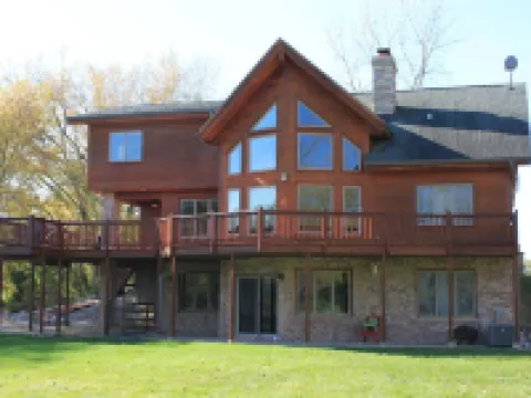 Great Location! June 1 - June 12th Available. Hotels in Green Lake County