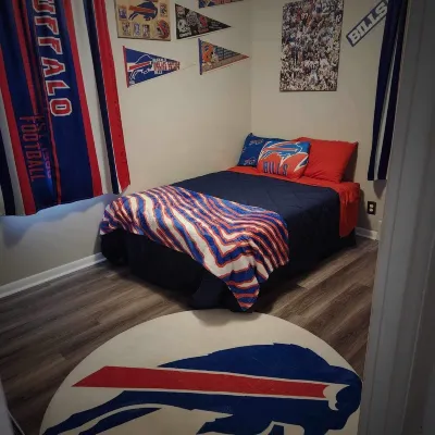 Don’t miss out on the opportunity to stay in the 12thManMisfitzManor Hotel di Orchard Park