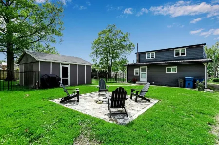 ~Booking Year-Round~ 4B 2.5 BATH Updated Grandview Bay Home