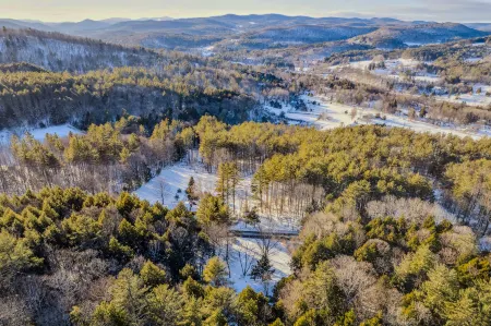 Expansive Nature Trails and Cozy Fireplace - Charming Serene Retreat