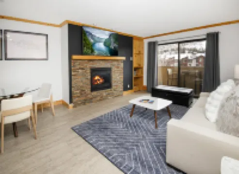 Steps to Ski Resort and Nottingham Lake - Charming Mountain Escape