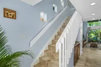 Stylish Townhouse with Private Lanais - Inviting Family Retreat