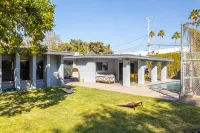 Pool, Sports Court and Artistic Charm - Gorgeous Oasis Hotels in Alhambra