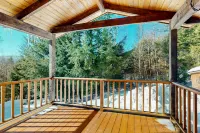 Light-filled Retreat in Mad River Valley Hotels in Fayston