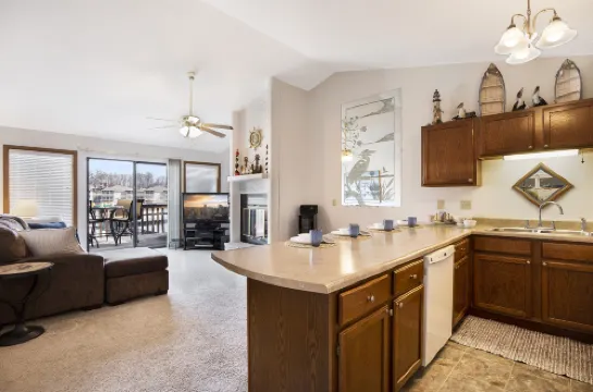 Access to Lake View Pool and Boat Slip Available - Charming Lake Retreat