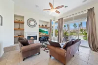 Luxurious Golf Pool Oasis-Firepit, Hot tub, WiFi, Fireplace