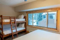 Cozy Living Spaces and Access to Hot Tubs - Charming Winter Retreat