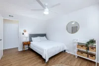 Modern Kitchen and Private Backyard Oasis - Charming Spacious Haven Các khách sạn ở La Mesa