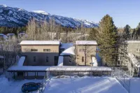 Lovely condo with fireplace, skiing, balcony, full kitchen & washer/dryer Hotels in Moose Wilson Road
