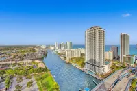 Private Rooftop and Breathtaking Views - Stunning Penthouse Oasis Hotels in Hallandale Beach