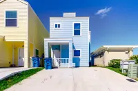 Dual-Suites on the Bay - High-Speed WiFi, Shared Pool, Central AC & Water Views