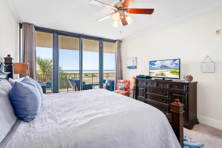 Gulf Views and Expansive Balcony - Stunning Family Retreat Отели в г. Дофин-Айленд