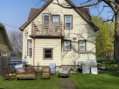 Beach Lake House walking disance to lake Close to Downtown & South Pier4BR 2BA Hotels near Mead Public Library