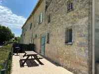Uzès : l'Olivier Apartment in a Farmhouse 10 Minutes' Walk from the Town Center