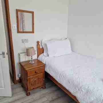 York   Two Bedroom Cottage Close to City of York  Check in day Saturday Rooms