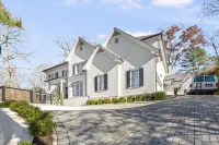 Stunning 7 Bedroom Buckhead Estate Hotels in 