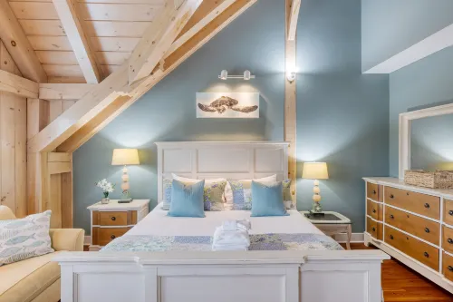 Charming Coastal Escape with Ocean Views - Serene Island Retreat