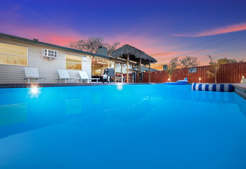 Tropical Oasis Retreat with Private Pool Tiki Bar & Lounge (San Antonio ... - Condos With Rooftop Pool And Tiki Bar