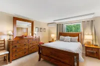 Ski-in/Ski-Out Access and Outdoor Amenities - Stunning Ski Retreat Hotels in Cambridge