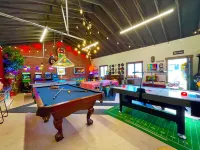 Arcade House! Massive game room, hot tub, firepit, grill, games