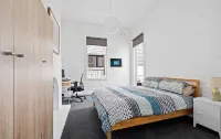 Terrace house in Collingwood Hotels near The Horn African Beer House, Music Lounge & Ethiopian Restaurant