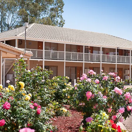 Standpipe Golf Motor Inn