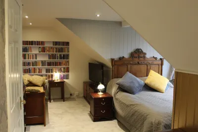 Haydn House Hotels in der Nähe von Facets of Avalon