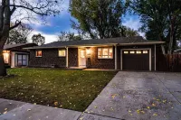 The Rustic Retreat, Pet Friendly with Fenced Yard
