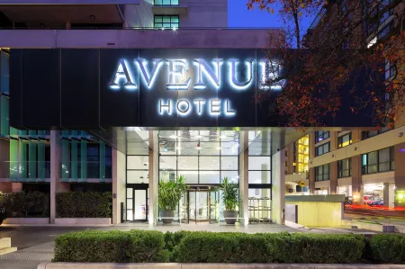Avenue Hotel Canberra Отели рядом с достопримечательностью «Australian Academy of Science»