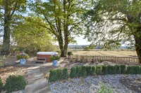 Oastbrook Estate Vineyard Hotels near Teal