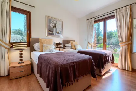 Villa Lara - 11, Spacious Villa with Large Garden and Private Pool on Aphrodite Hills