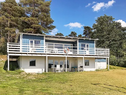 Holiday Home in Ljungskile - Parking