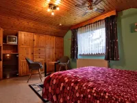 การหลบหนีที่เงียบสงบ, มาลเมดี โรงแรมใน